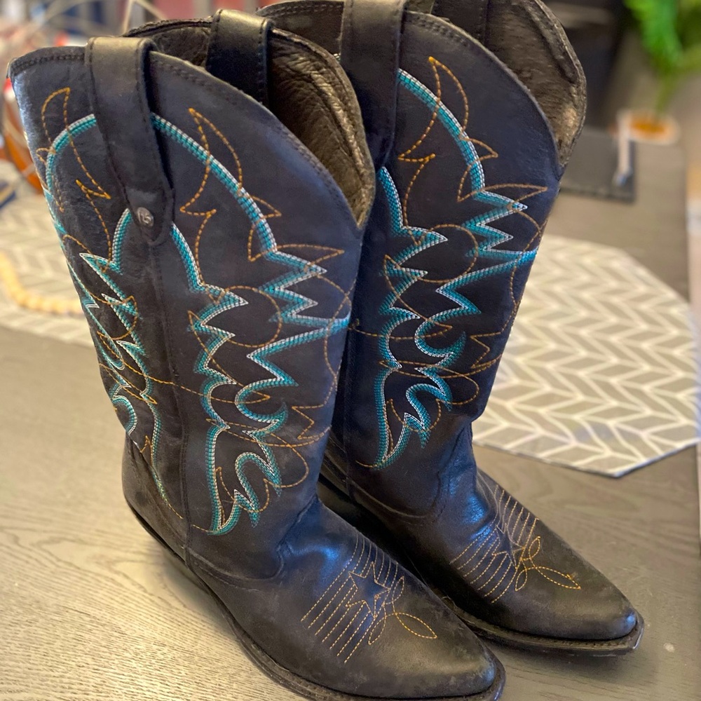 LIBERTY BLACK WOMEN'S AMELIA STAR STITCHED WESTERN BOOTS - SNIP TOE